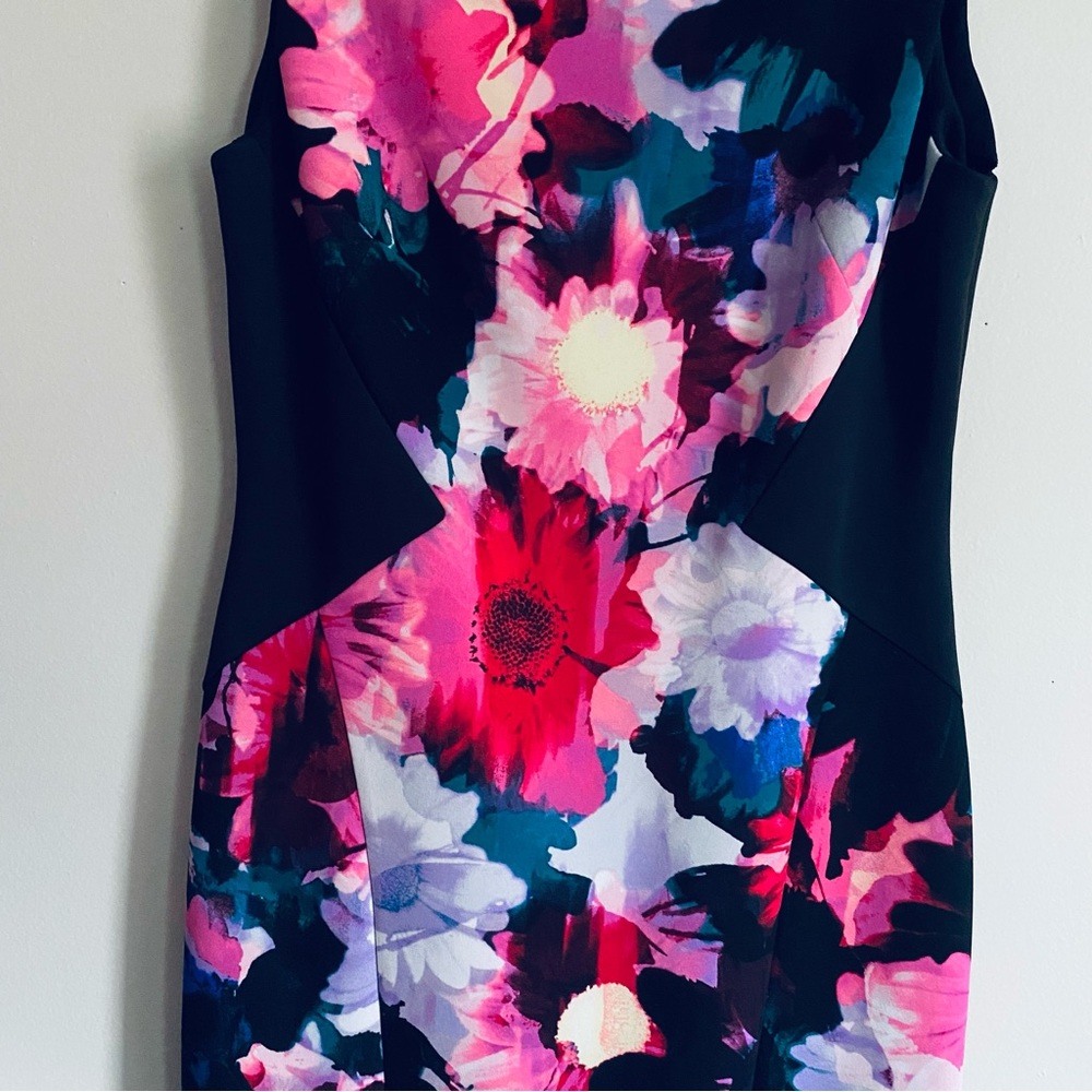 Maggy London Women's Floral Print Short Sleeve Midi Pencil Dress Size 8 - Picture 3 of 11